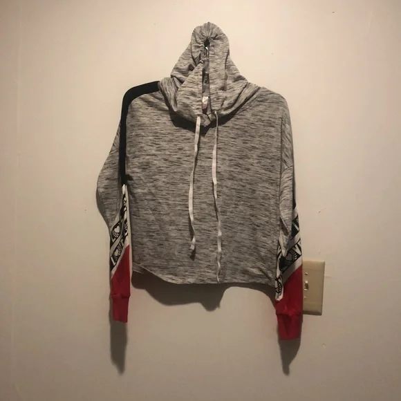 No boundaries-M (7-9 )-love hoodie crop top - Picture 2 of 12